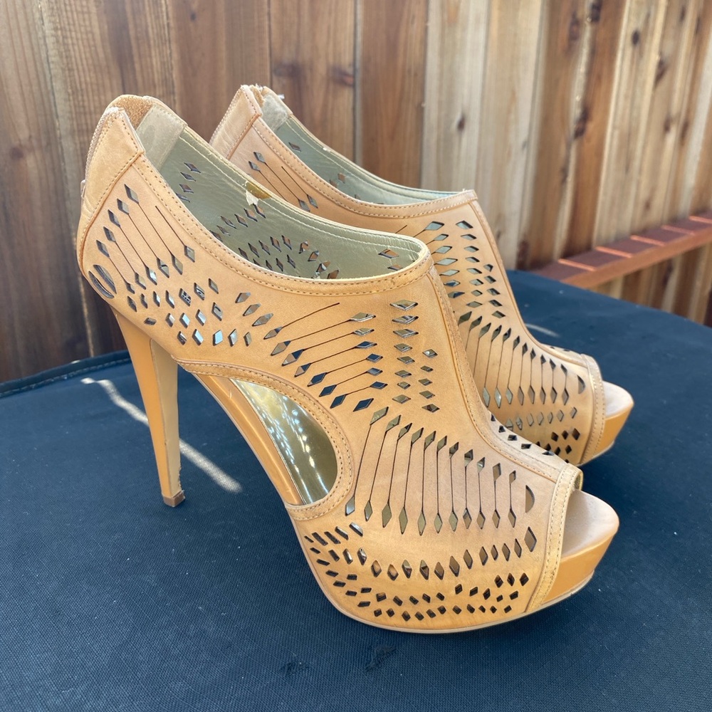 CARLOS by Carlos Santana Tan Heels Sz 8.5